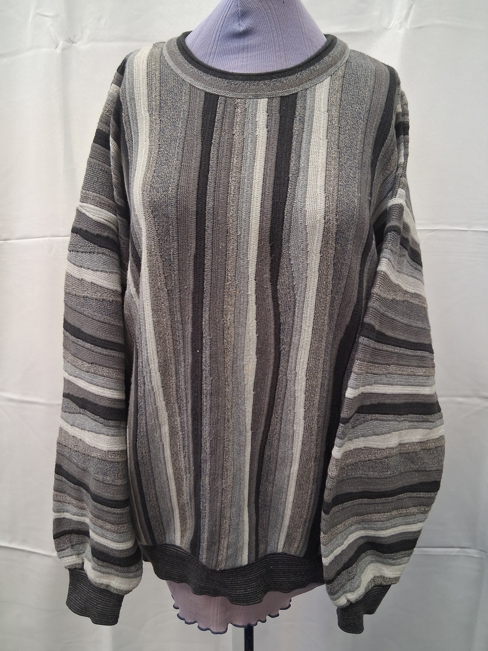 Tundra Canada  Womens Sweater, Gray-  Size M, Item 165